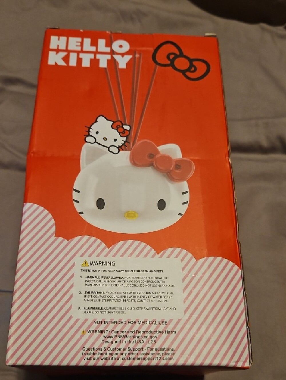 Hello Kitty Ceramic Reed Diffuser with Red Bow - Picture 2 of 5